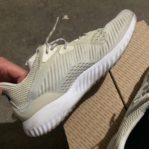 Alphabounce Adidas Cream - Picture 7 of 7